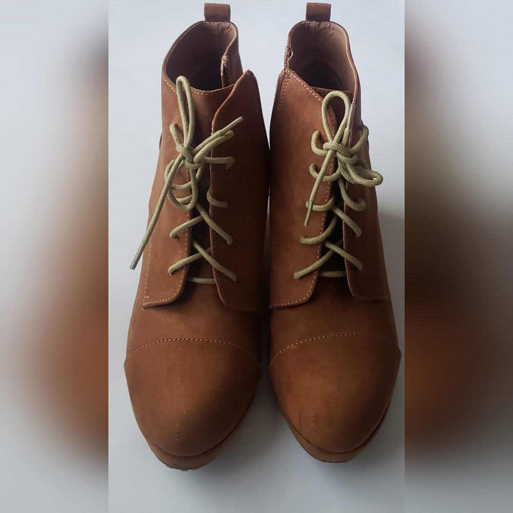 Groove suede Ankle Wedges Boots Size 10